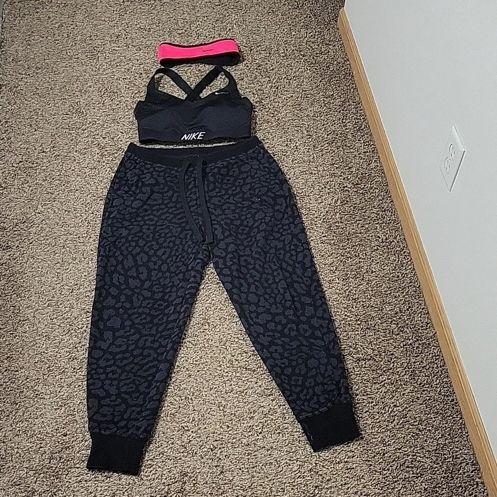 Set of Nike Women's Sz S - Picture 1 of 14